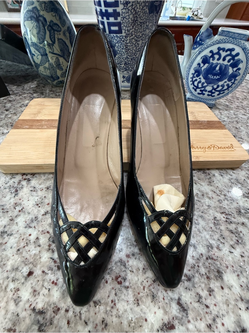 Black Women's Pointed-Toe Patent Pumps with Woven Detail